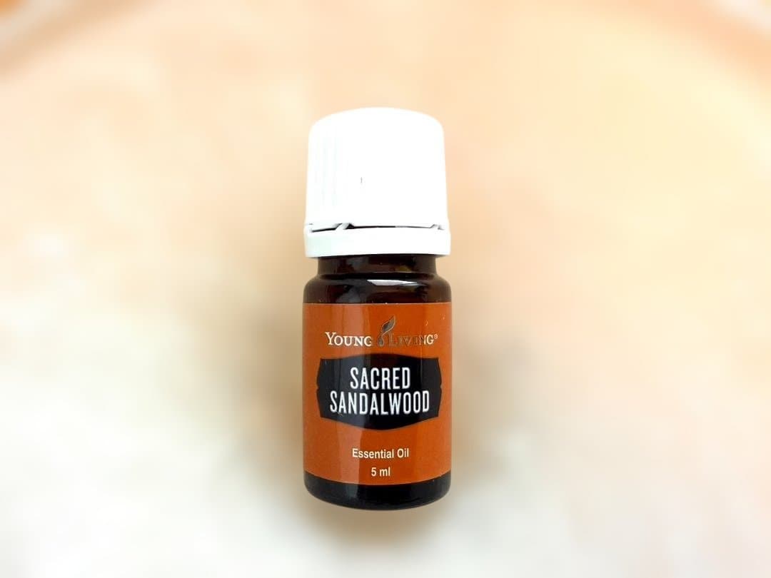 【新春値下げ】ヤングリビング　セイクレッドサンダルウッド 5ml　新品未開封