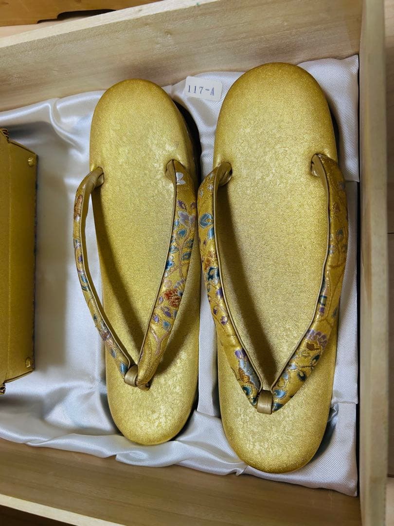 老舗和装 京都『伊と忠 長嶋成織物 瀞金錦 草履 ハンドバッグ』二箱セット 美品