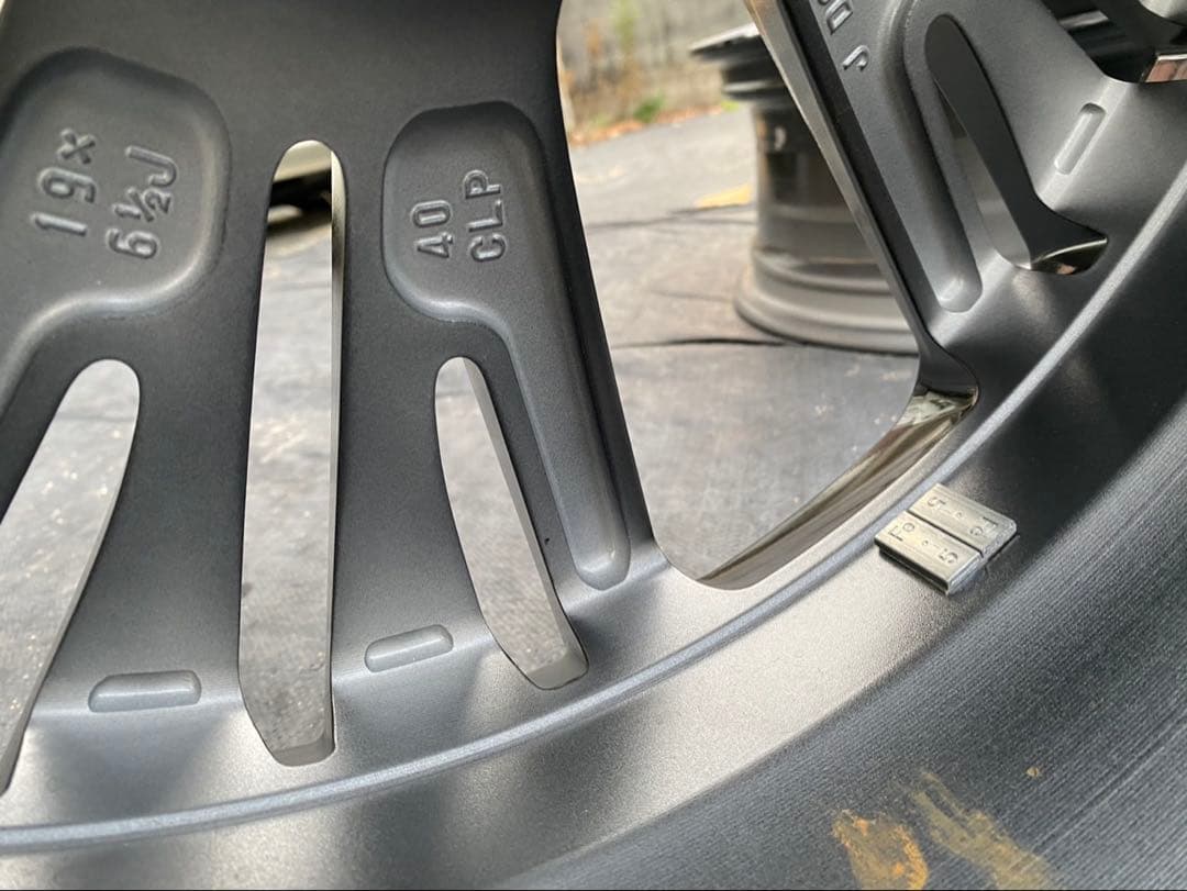 60系プリウス　純正19インチホイール　新車外し