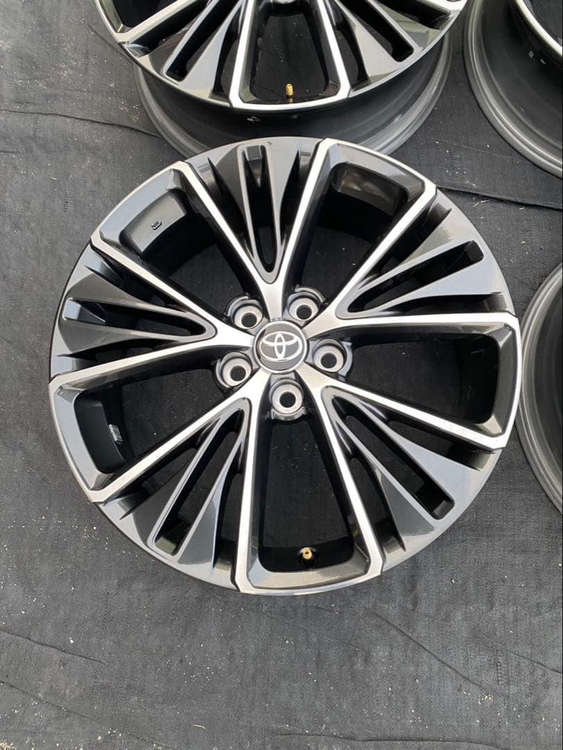 60系プリウス　純正19インチホイール　新車外し