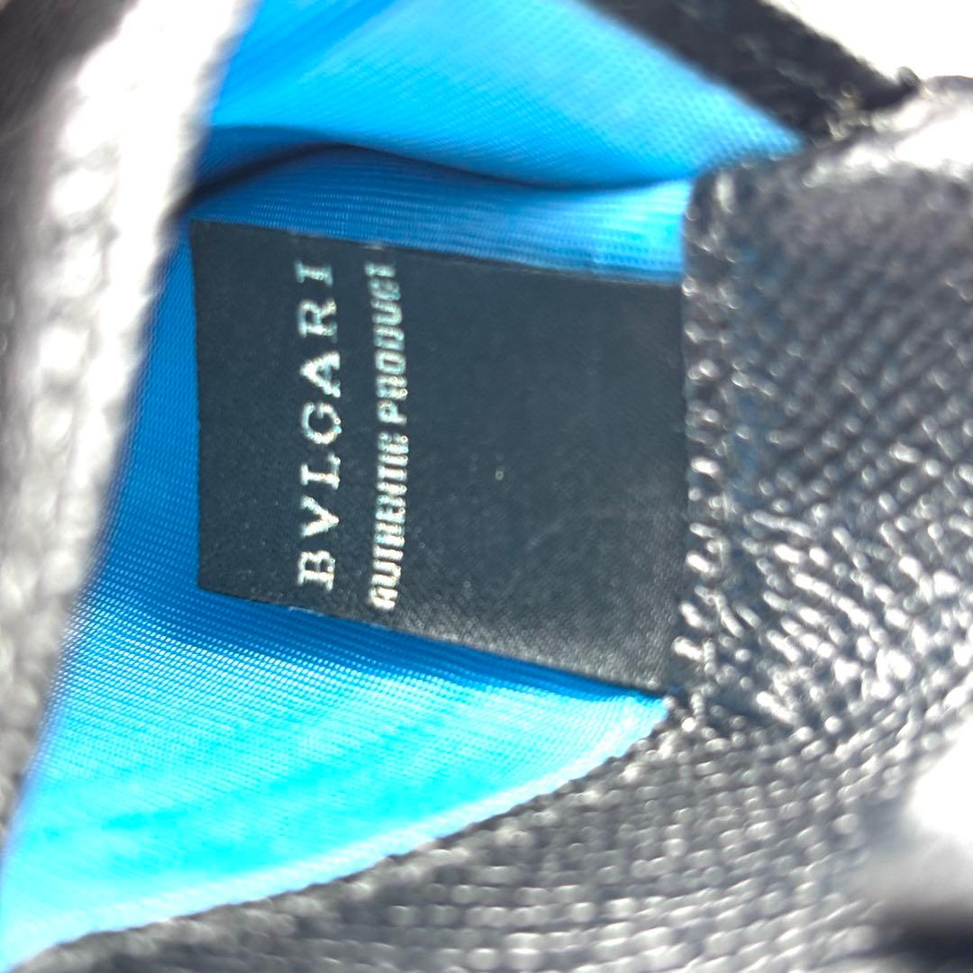 美品 ブルガリ ビーゼロワン 二つ折り財布 ロゴ金具 レザー バイカラー 黒 青