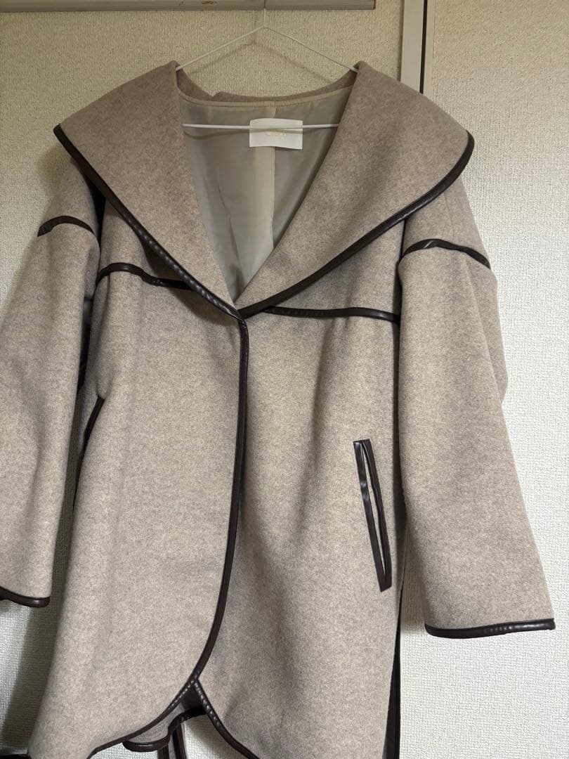 Chico パイピングミディショールカラーコート