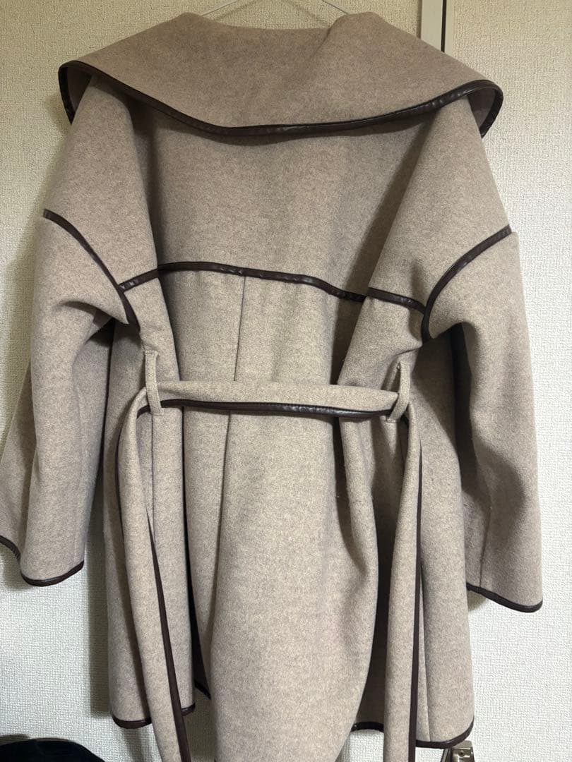 Chico パイピングミディショールカラーコート