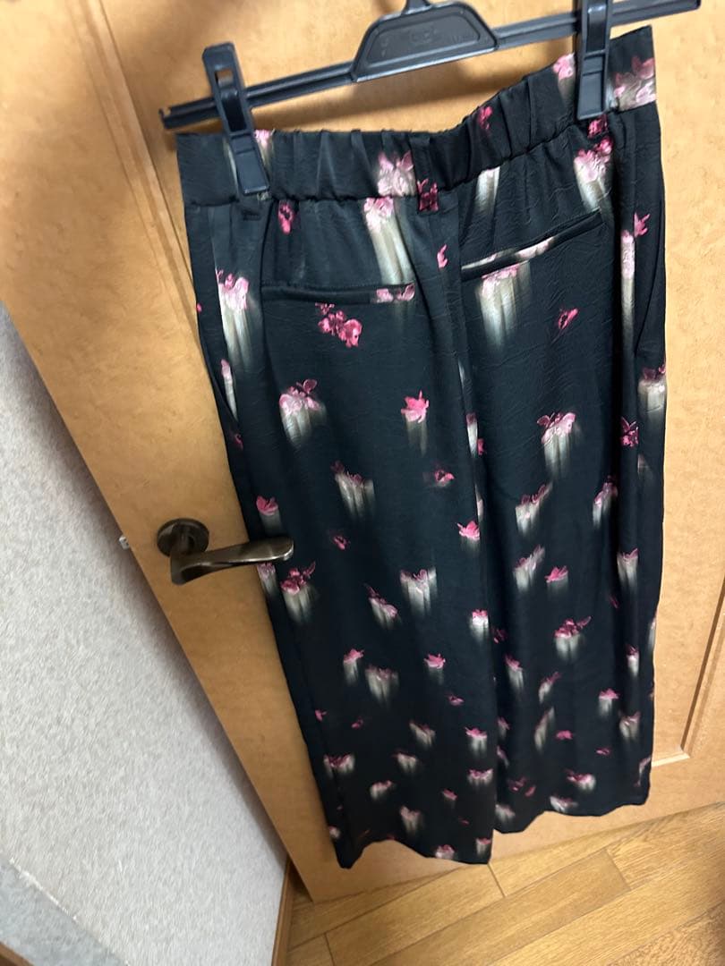 CLARA SATIN TUCK PANTS ブラック　Mサイズ