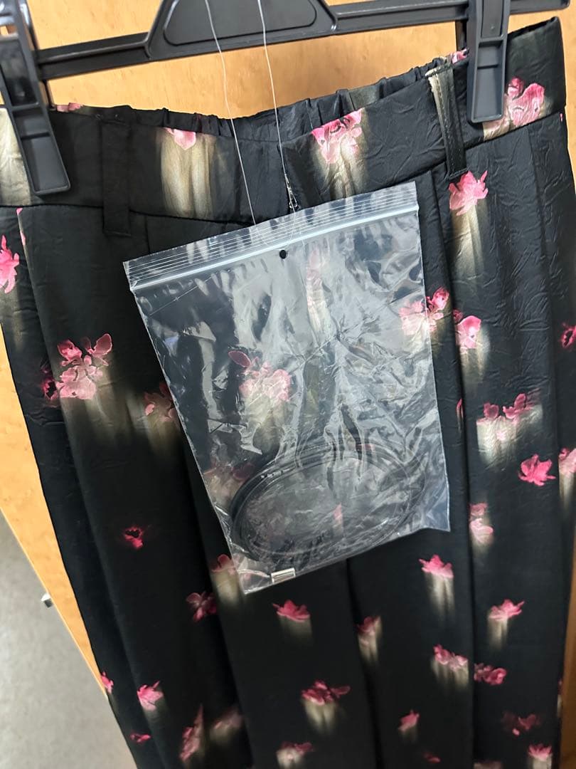 CLARA SATIN TUCK PANTS ブラック　Mサイズ