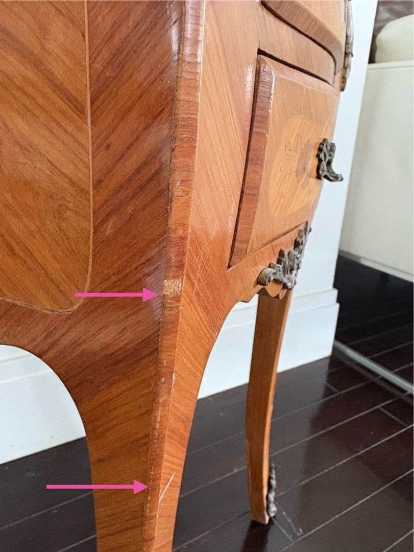 インレイと木目が美しい、スモールチェスト　大理石