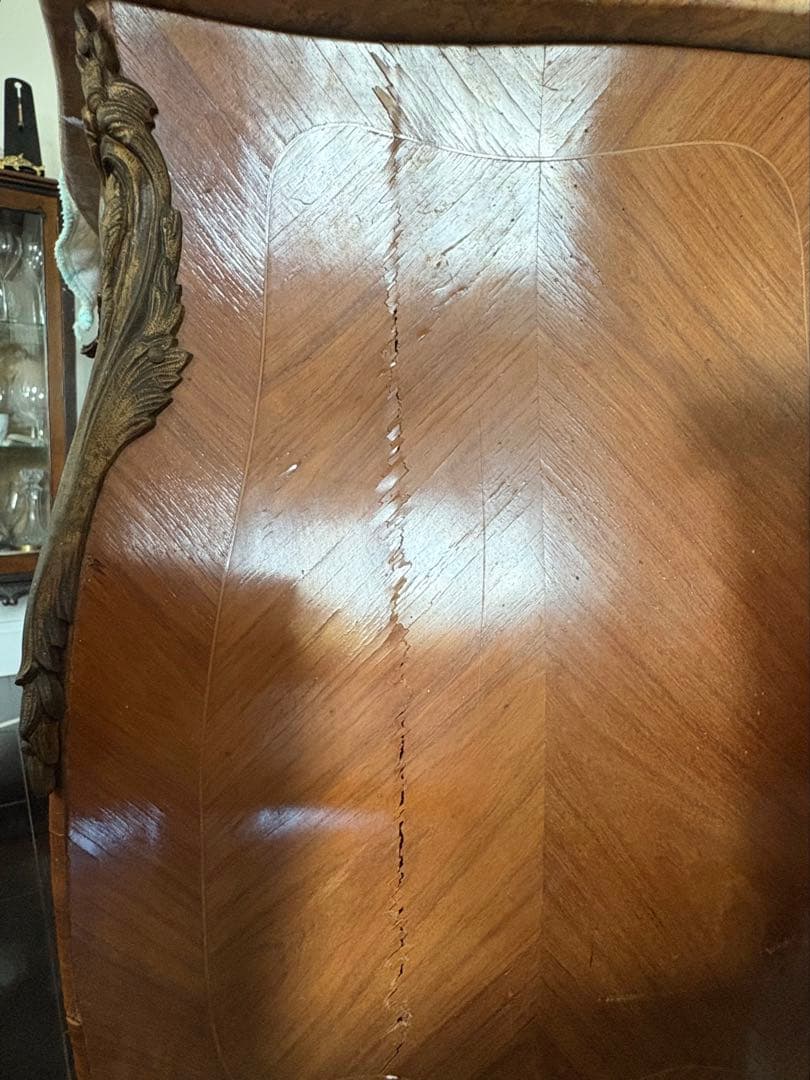 インレイと木目が美しい、スモールチェスト　大理石