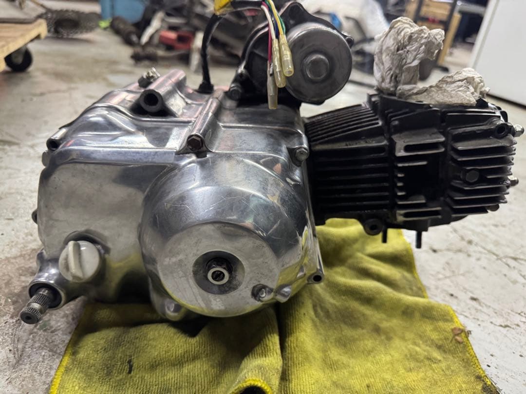 カブセル付き横型エンジン　国産　ジャンク　部品取り