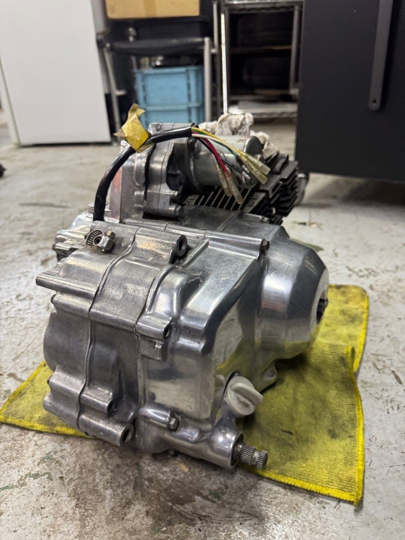 カブセル付き横型エンジン　国産　ジャンク　部品取り