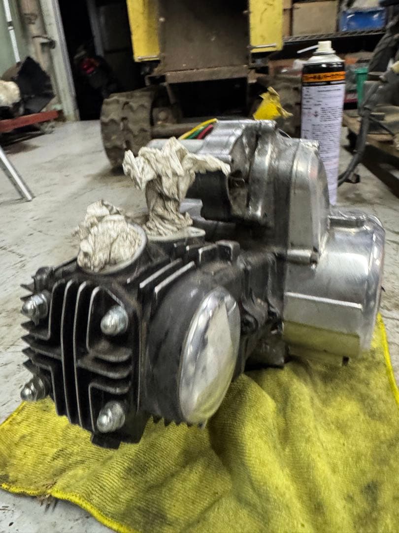 カブセル付き横型エンジン　国産　ジャンク　部品取り