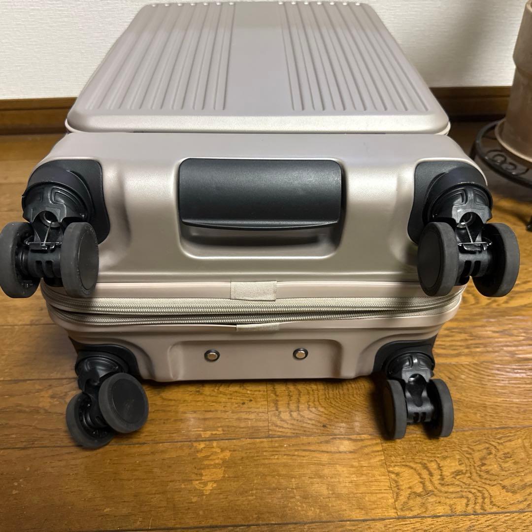 ANAオリジナルフロントオープンキャリー機内持ち込みサイズ（40L） グレージュ