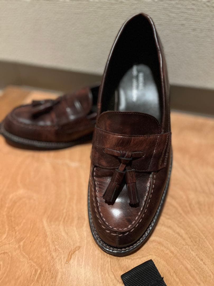 ダークブラウン タッセル付きレザー ローファー