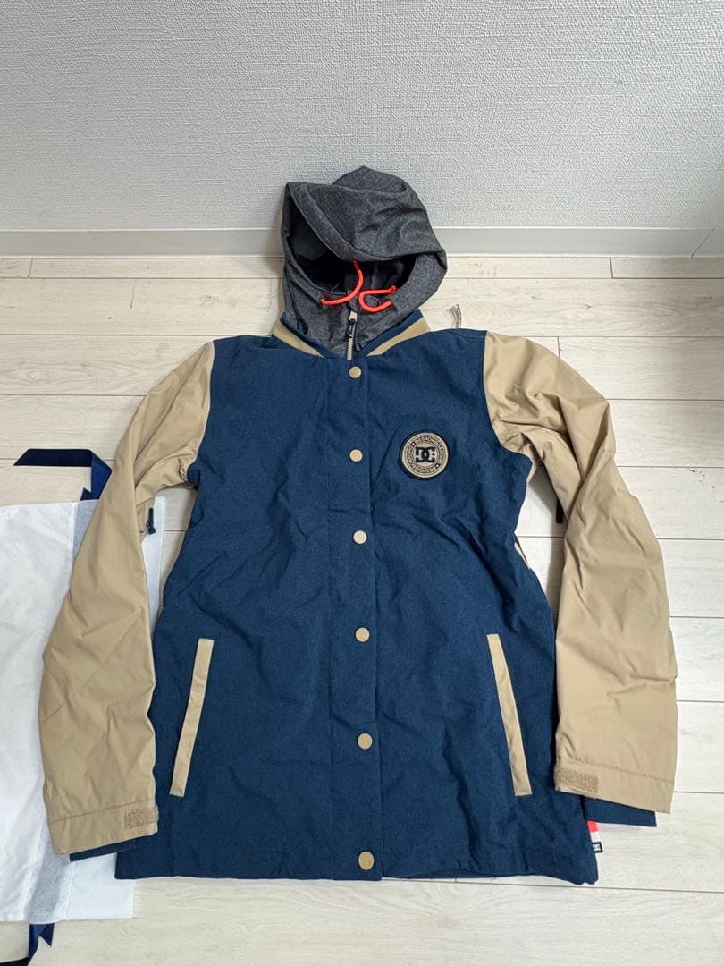 レディース　スノーボードウェアセット（ジャケット・パンツ・手袋・ゴーグル、帽子）