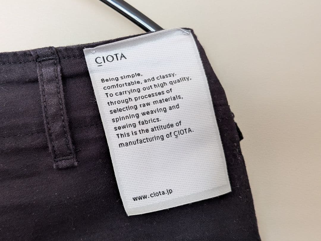 CIOTA スビンコットンバックサテンベイカーパンツ ブラック サイズ4
