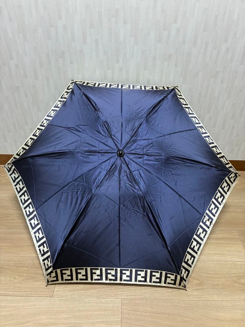 【新品・未使用】 FENDI ズッカ柄 濃紺 三つ折りの折り畳み傘