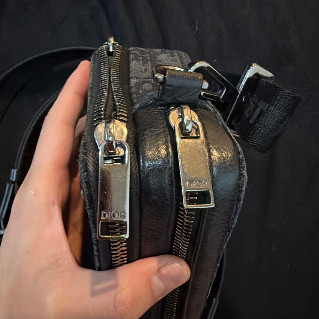 Dior 黒ショルダーバッグ ロゴ入り