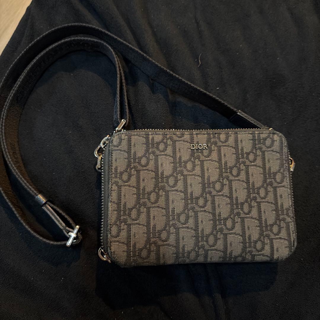 Dior 黒ショルダーバッグ ロゴ入り