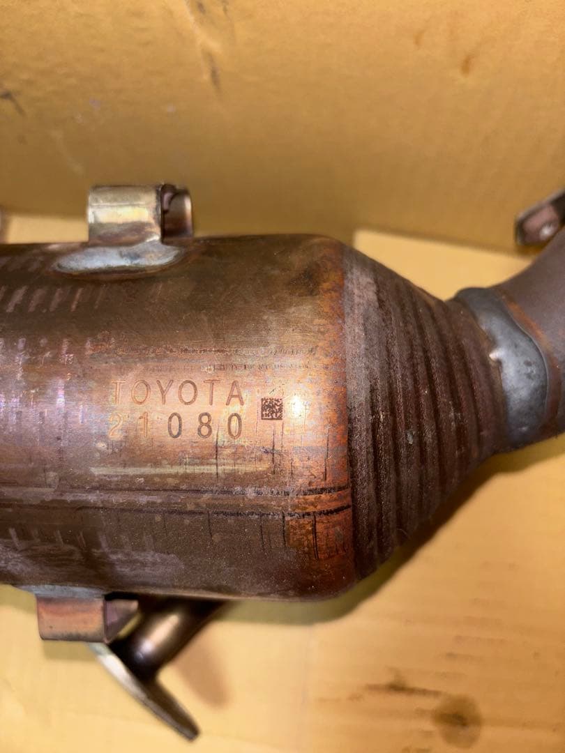 トヨタアクア触媒コンバーター 2個