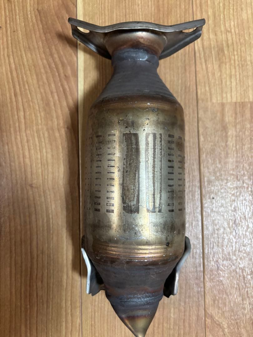 トヨタアクア触媒コンバーター 2個