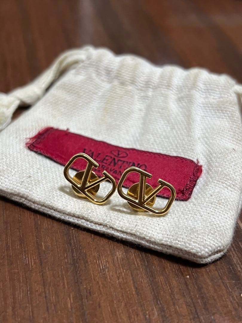 Valentino Vロゴ　シグネチャーピアス
