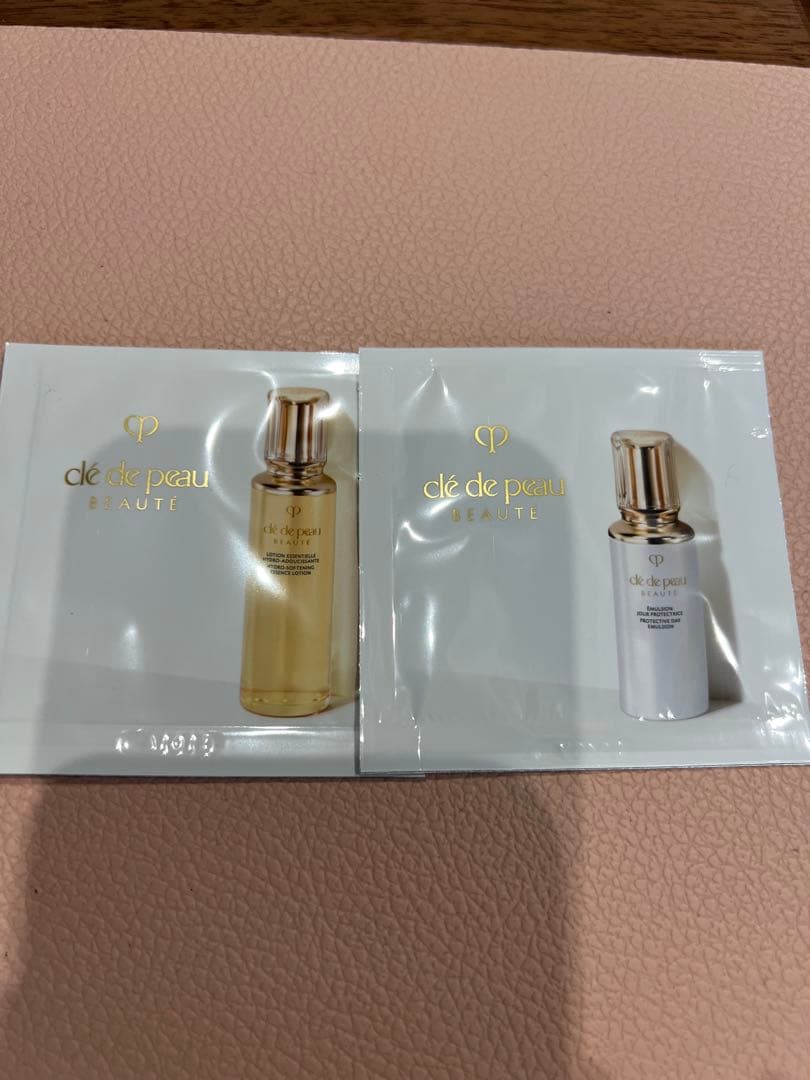 クレ・ド・ポーボーテプードルコンパクトエサンシエルn