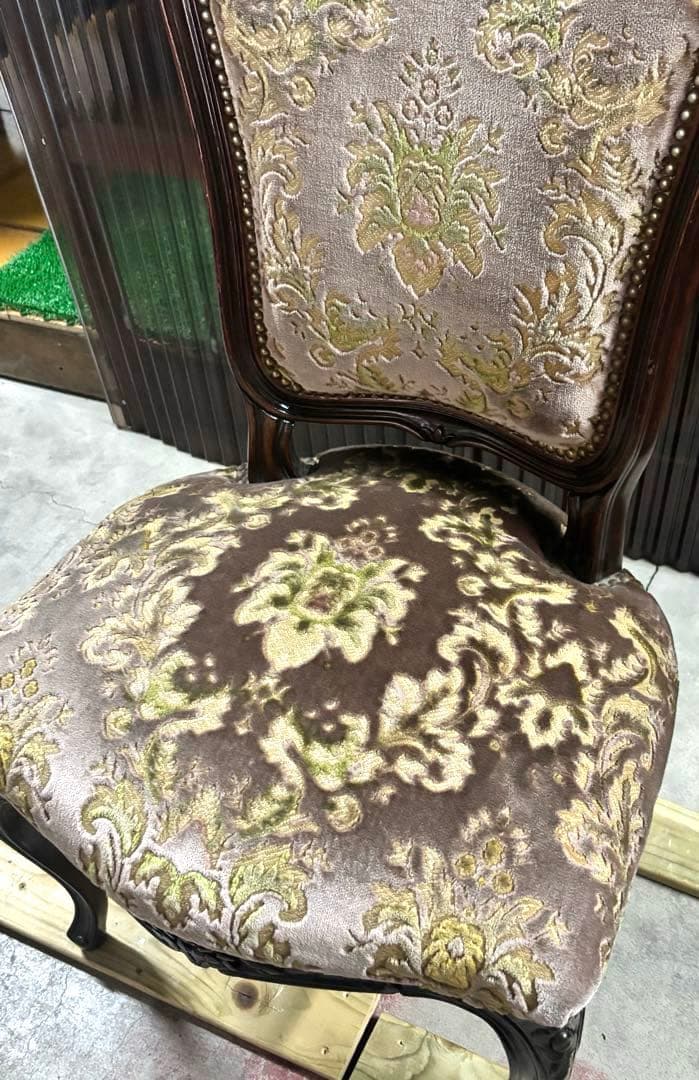 N2278 カリモク　ドマーニ　金華山　ルイ15世　鋲打ち　ダイニングチェア