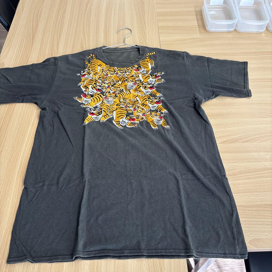 虎の刺繍 グレー Tシャツ(キャピタル)