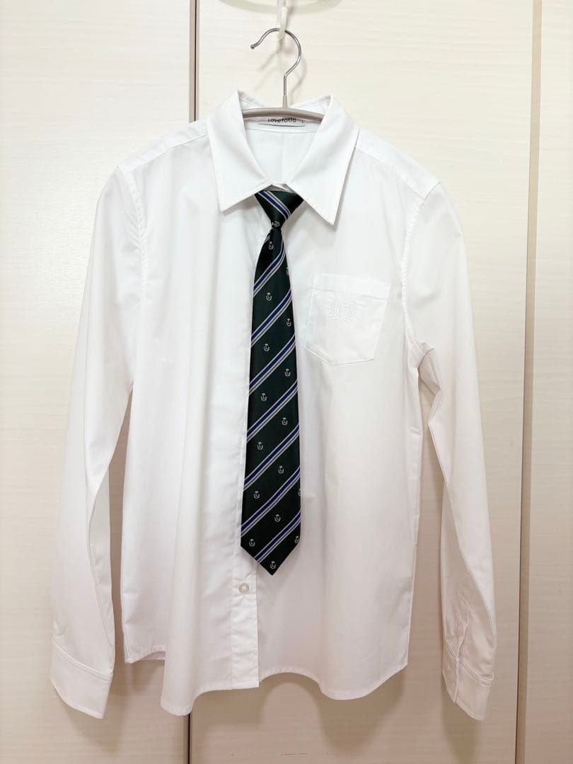 **ラブトキシック（Lovetoxic）**の卒業式用スーツ4点セット