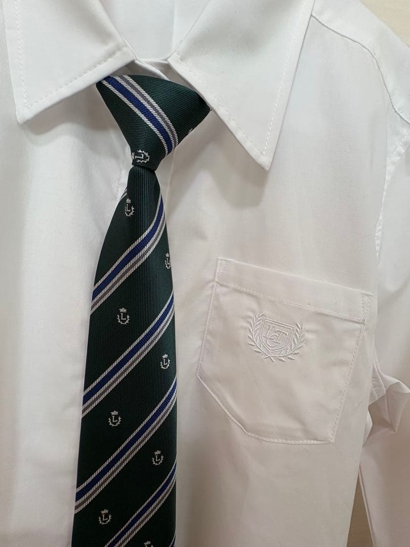 **ラブトキシック（Lovetoxic）**の卒業式用スーツ4点セット