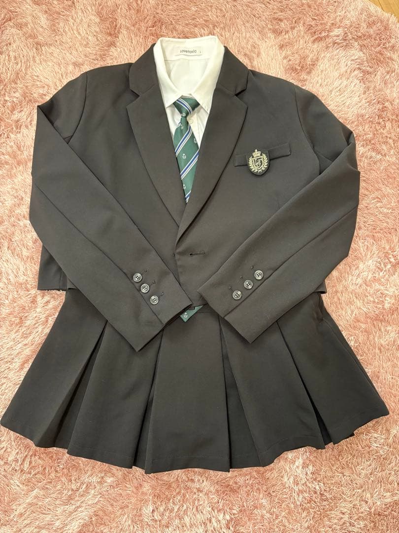 **ラブトキシック（Lovetoxic）**の卒業式用スーツ4点セット