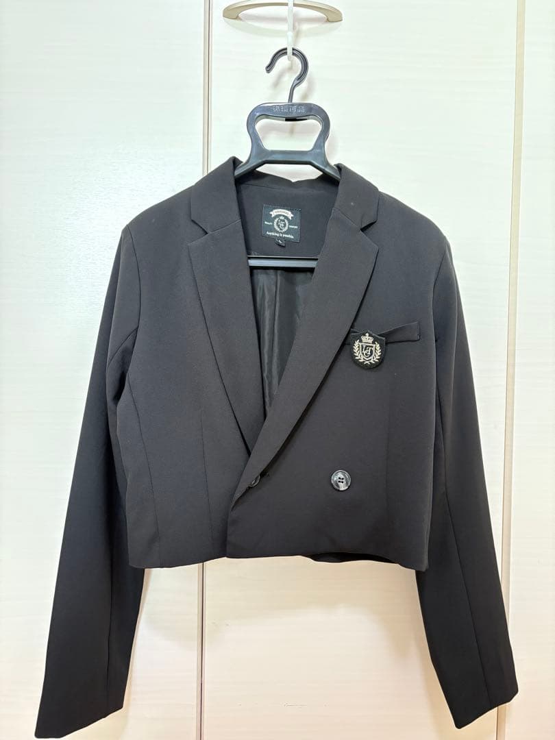 **ラブトキシック（Lovetoxic）**の卒業式用スーツ4点セット