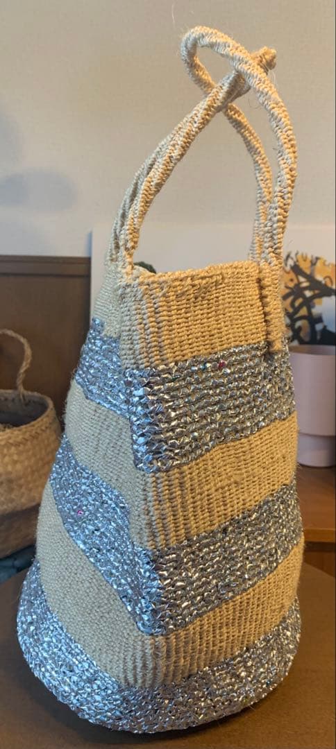 【最終お値下げ.新品：ボーダーデザインのかごバッグ】