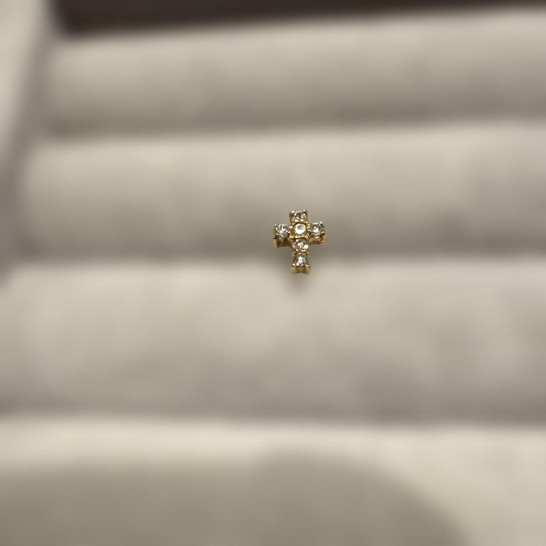 ダイヤモンドピアス　十字架　k18 0.06ct刻印
