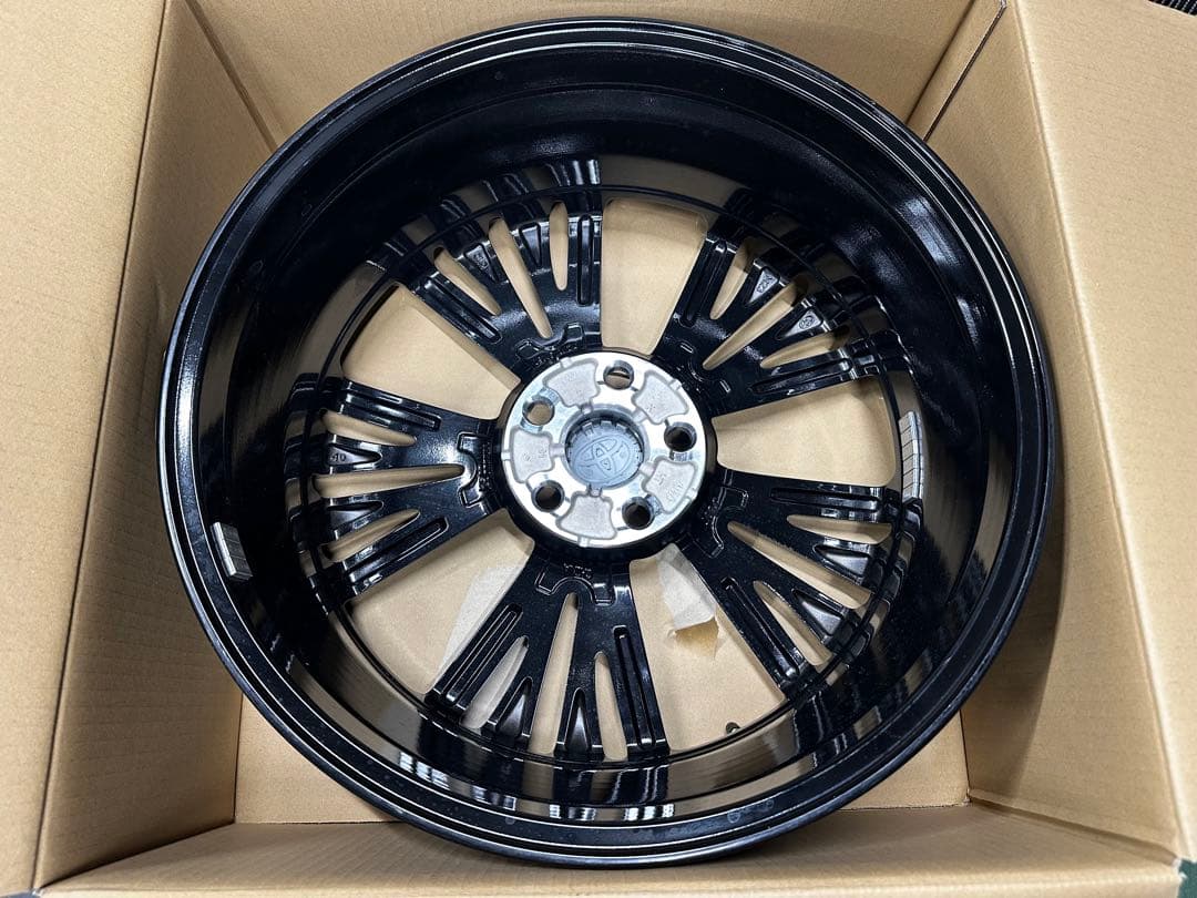 最安値です。送料込み。プリウス純正ホイール19インチ 新車外し4本