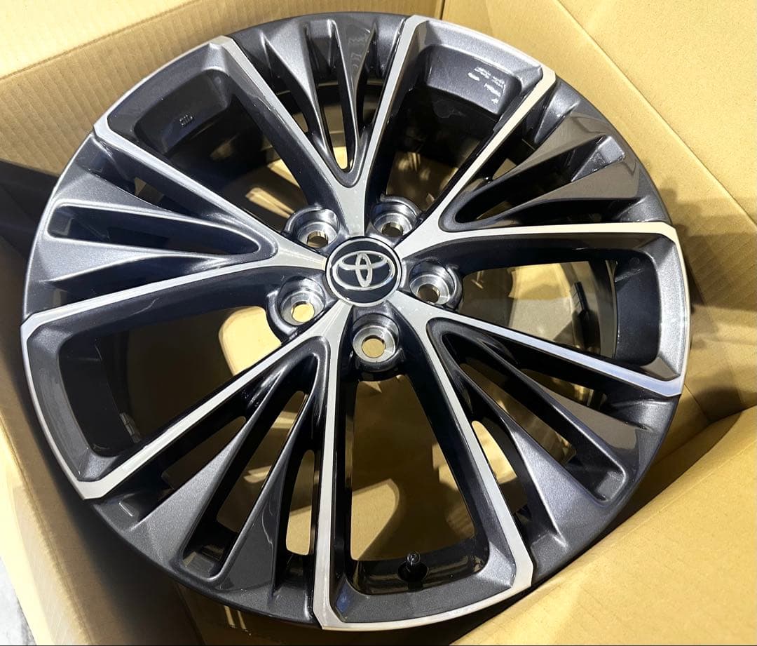 最安値です。送料込み。プリウス純正ホイール19インチ 新車外し4本