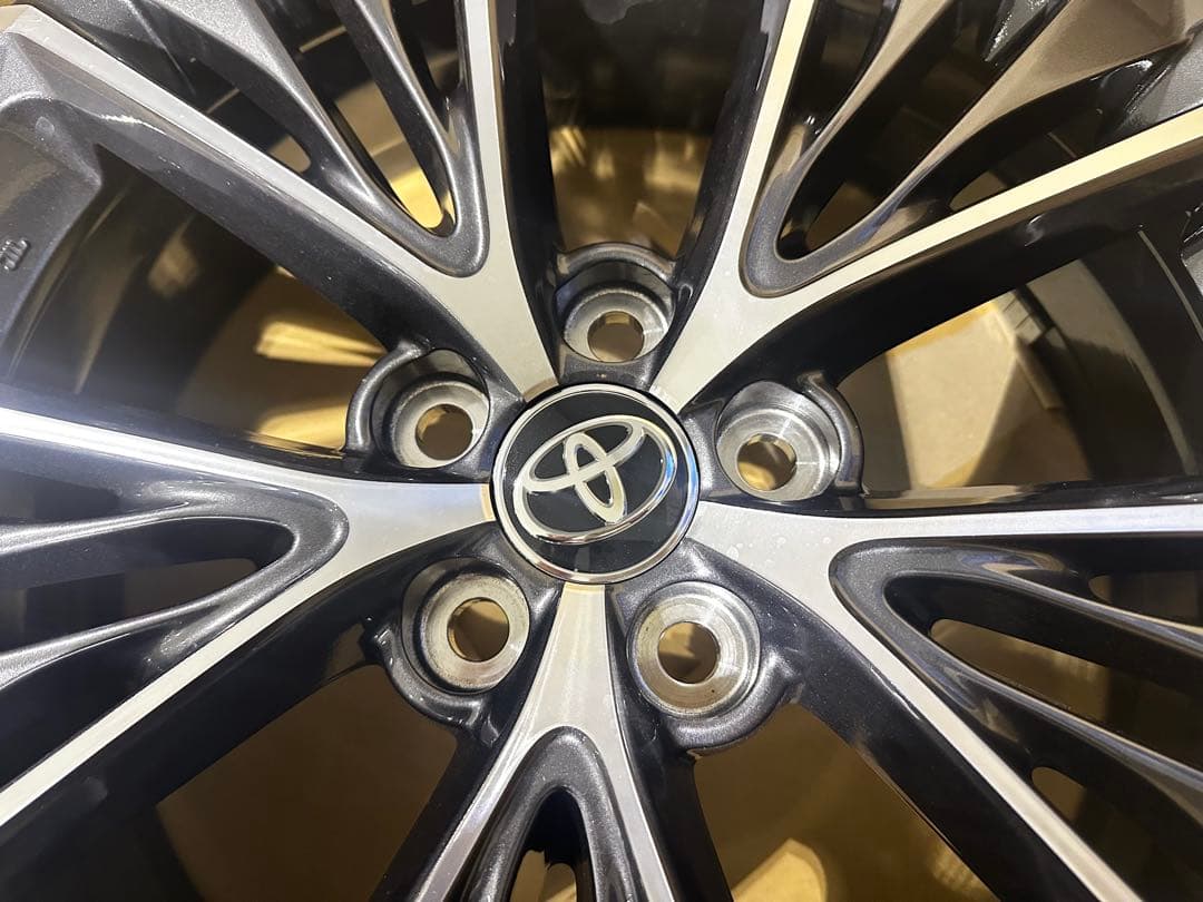 最安値です。送料込み。プリウス純正ホイール19インチ 新車外し4本