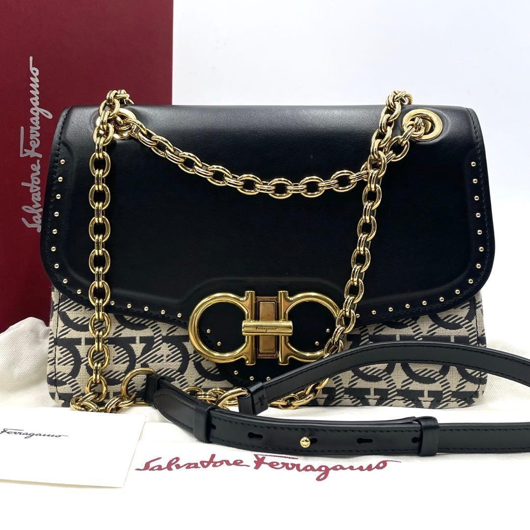 未使用級● フェラガモ ショルダーバッグ ガンチーニ 金具 モノグラム レザー