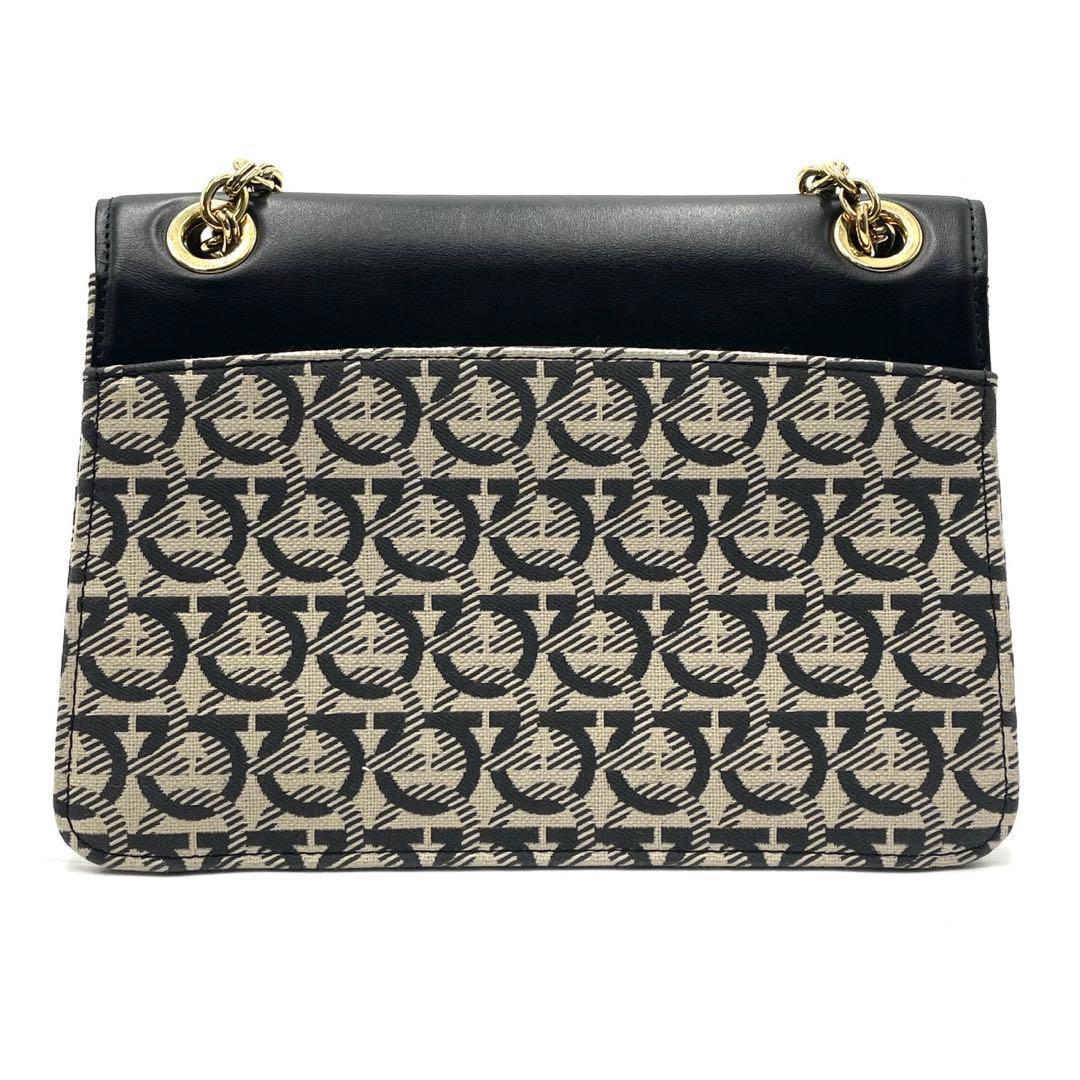 未使用級● フェラガモ ショルダーバッグ ガンチーニ 金具 モノグラム レザー