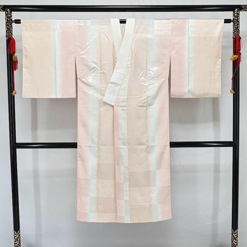 ゆりのはな　創世舎　長襦袢　立体裁断　地紋桜柄　袷　衣紋ぬき　日本製　D402