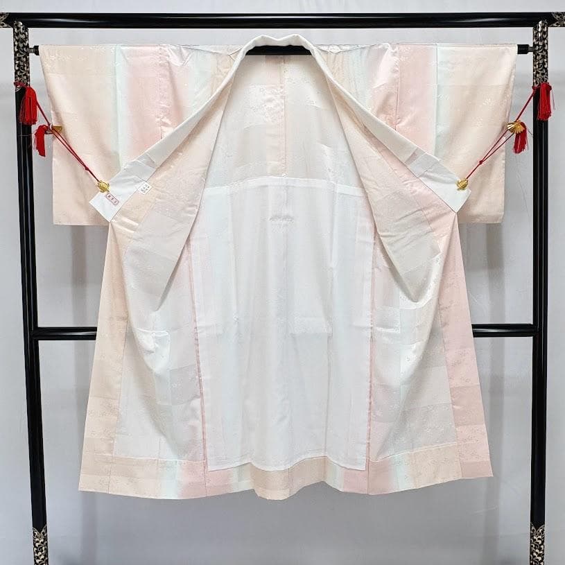 ゆりのはな　創世舎　長襦袢　立体裁断　地紋桜柄　袷　衣紋ぬき　日本製　D402