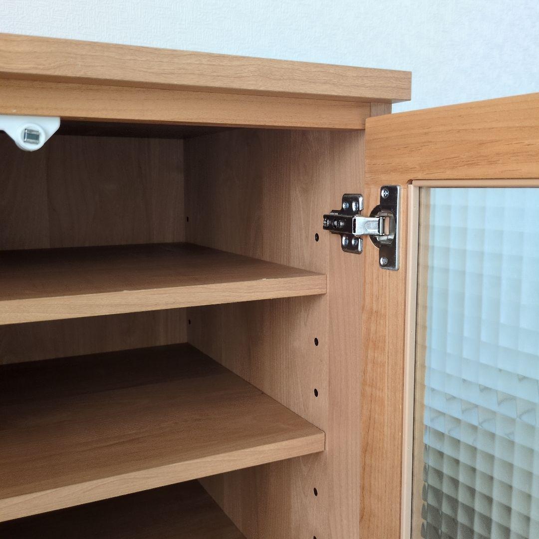 ガラスキャビネット