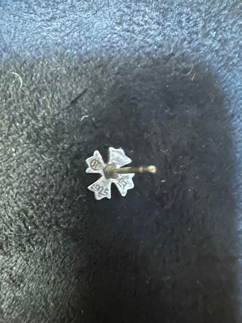 クロムハーツCHプラススタッドピアス