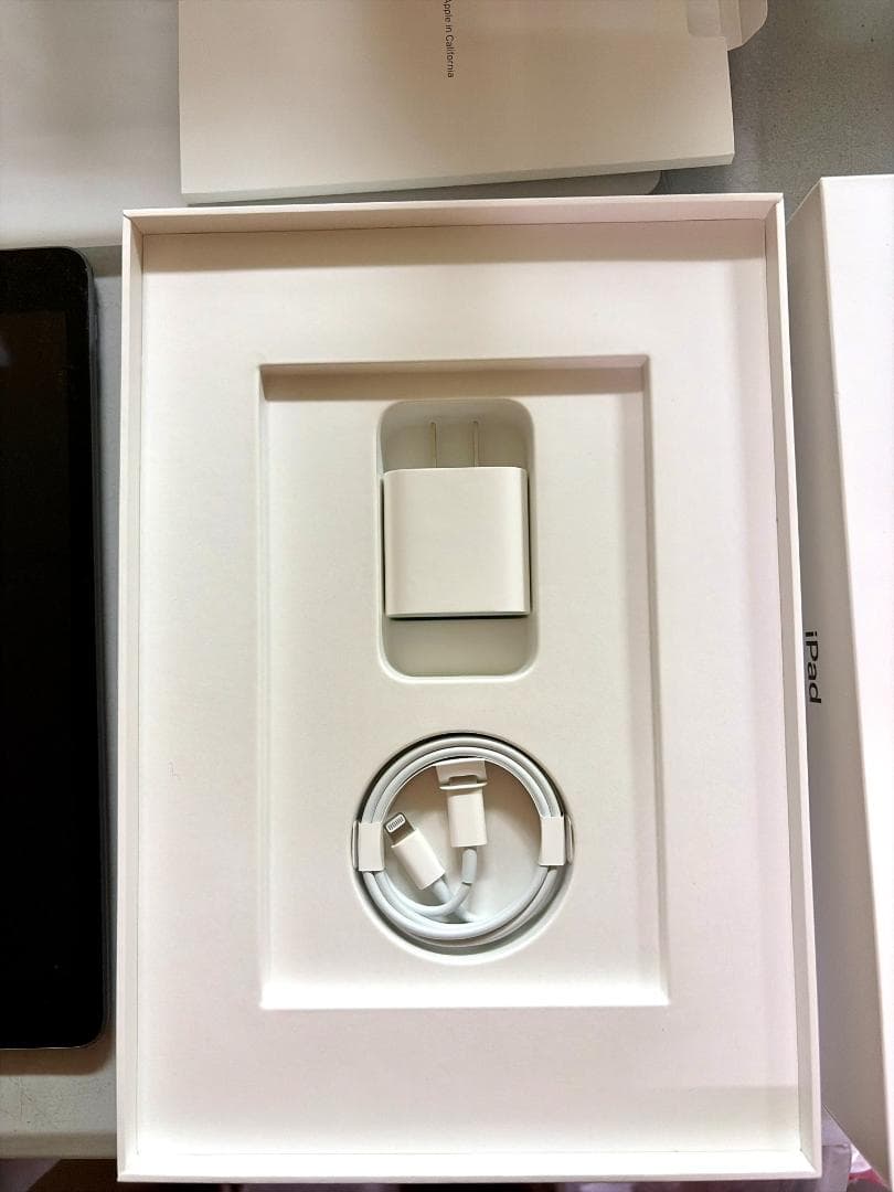 iPad (第9世代) Wi-Fi 64GB スペースグレー　Apple