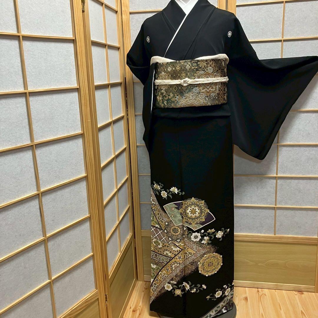 ［7192］［7207］黒留袖 美品 駒刺繍 金彩 比翼付 五つ紋沢瀉正絹着物袷