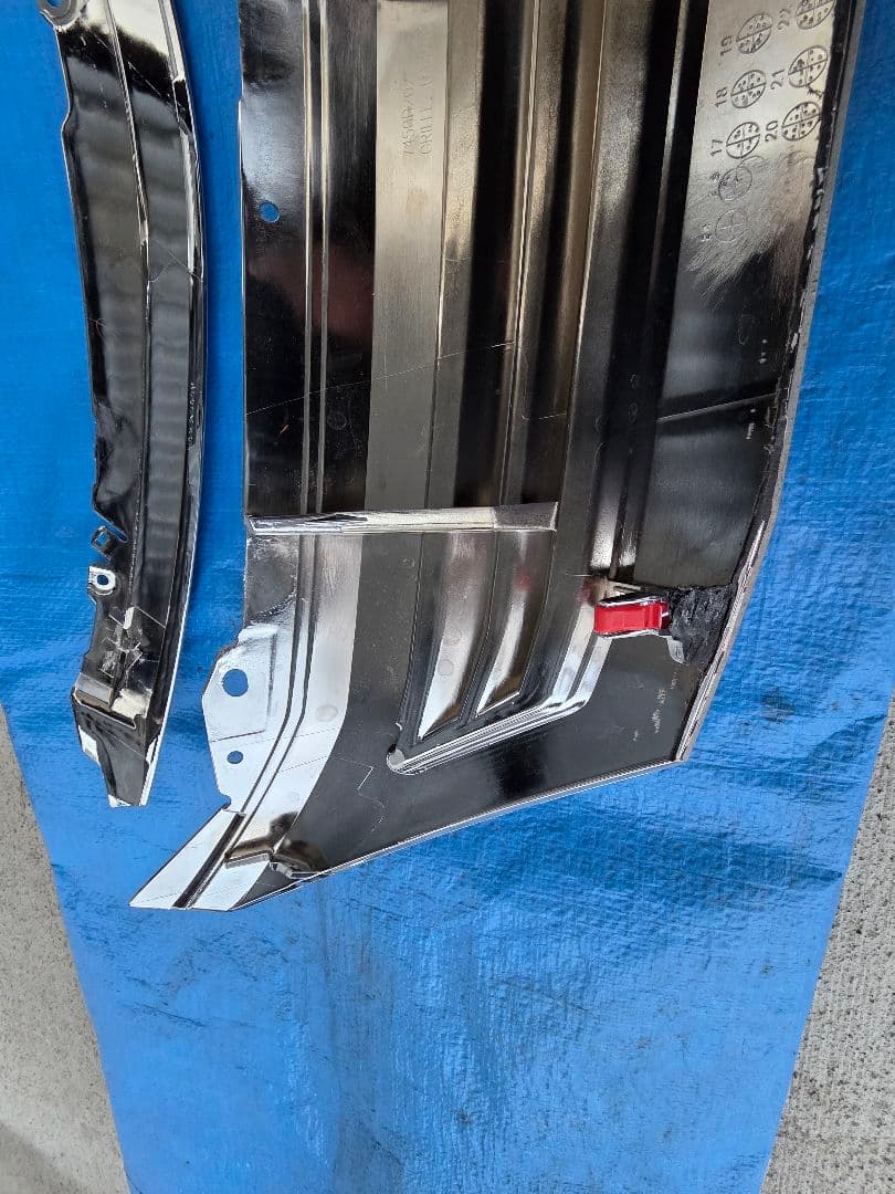 三菱 デリカ　D5 メッキフロントグリル メッキアイライン　アーバンギア