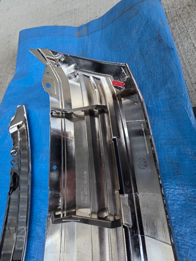 三菱 デリカ　D5 メッキフロントグリル メッキアイライン　アーバンギア