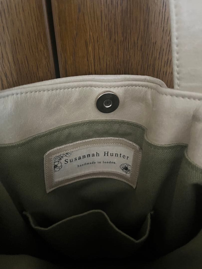 スザンナハンター　　バック