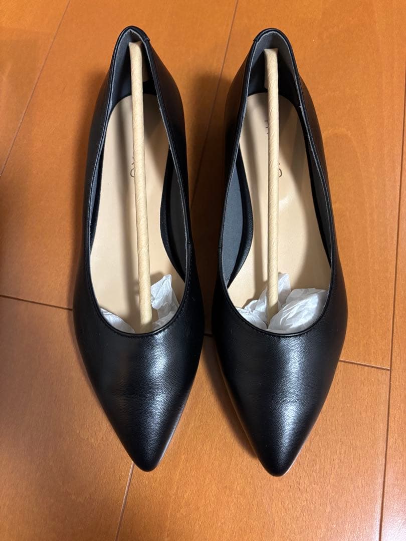 「HIMIKO」WEB限定デザイン ローヒールパンプ　ブラック　24cm