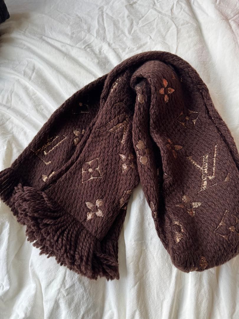 ブラウン ニットマフラー ロゴ入り フリンジ付き