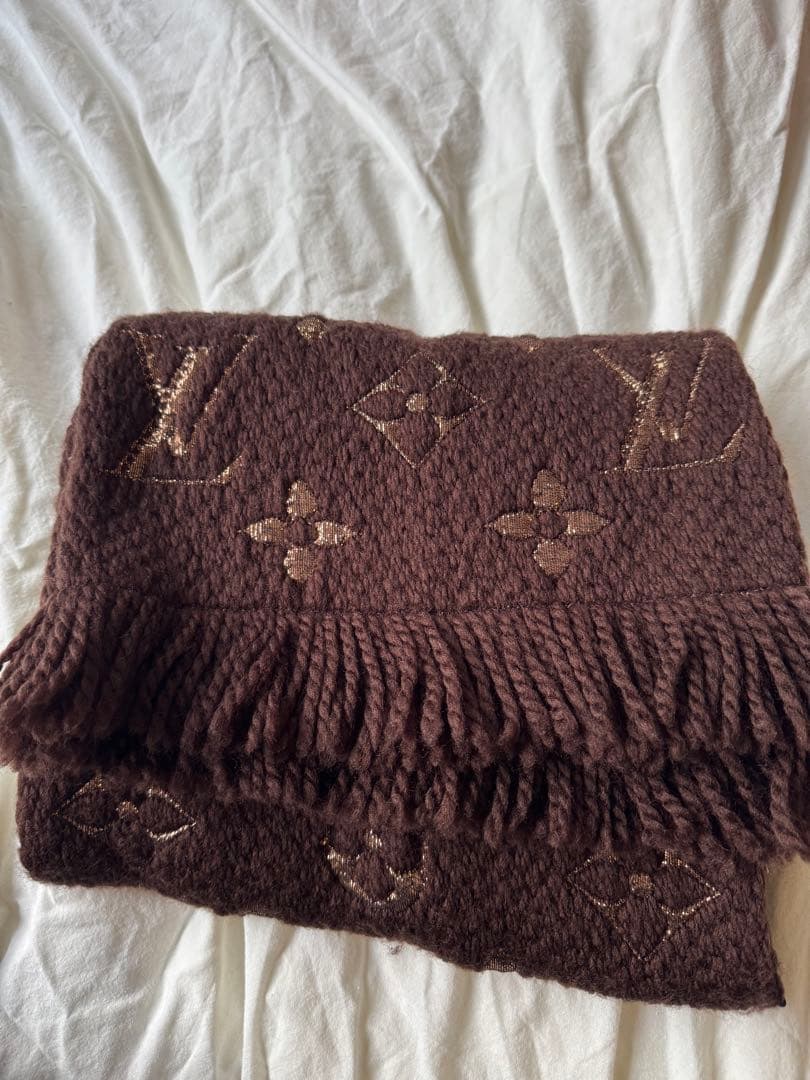 ブラウン ニットマフラー ロゴ入り フリンジ付き